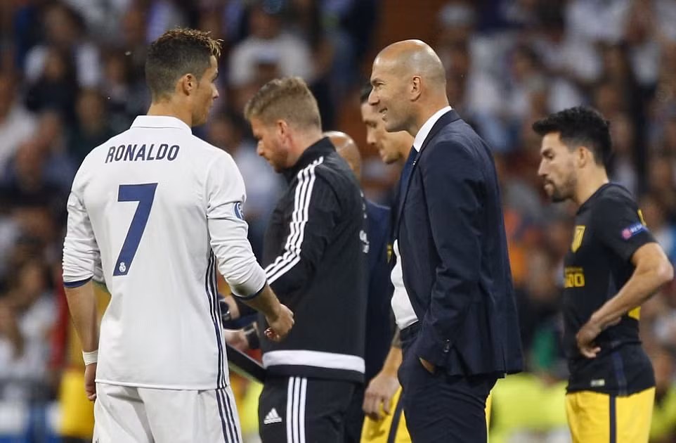 Ronaldo lập hat-trick, Real nhấn chìm Atletico ảnh 6