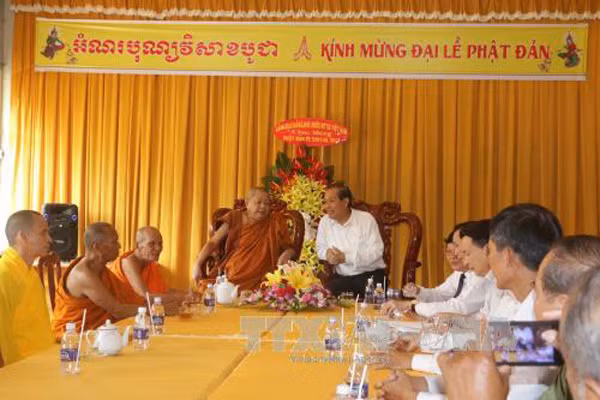Phó Thủ tướng Thường trực Trương Hòa Bình chúc mừng Lễ Phật đản tại Cần Thơ ảnh 1
