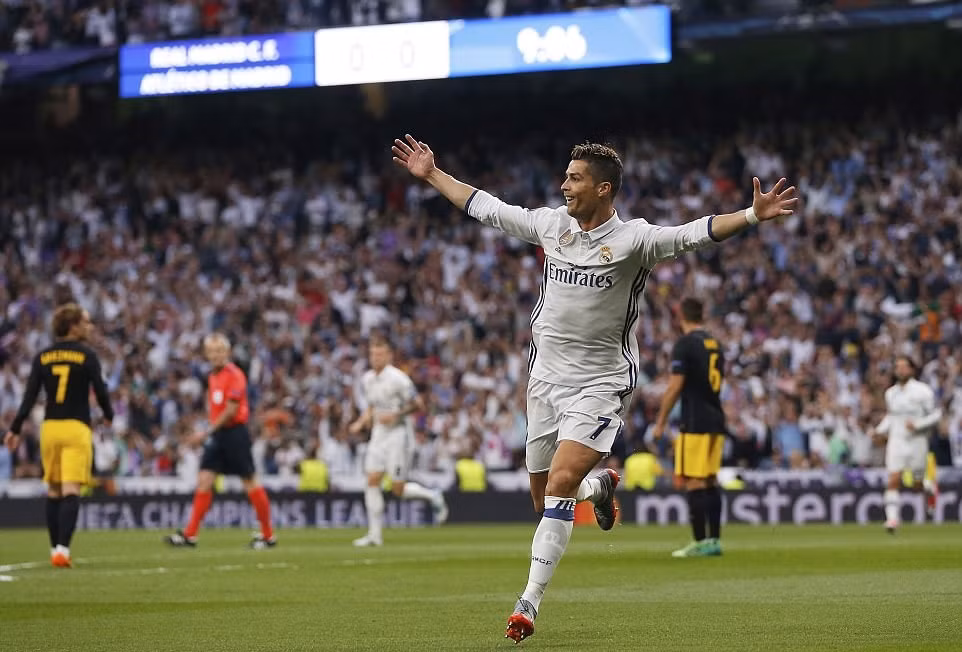 Ronaldo lập hat-trick, Real nhấn chìm Atletico ảnh 3