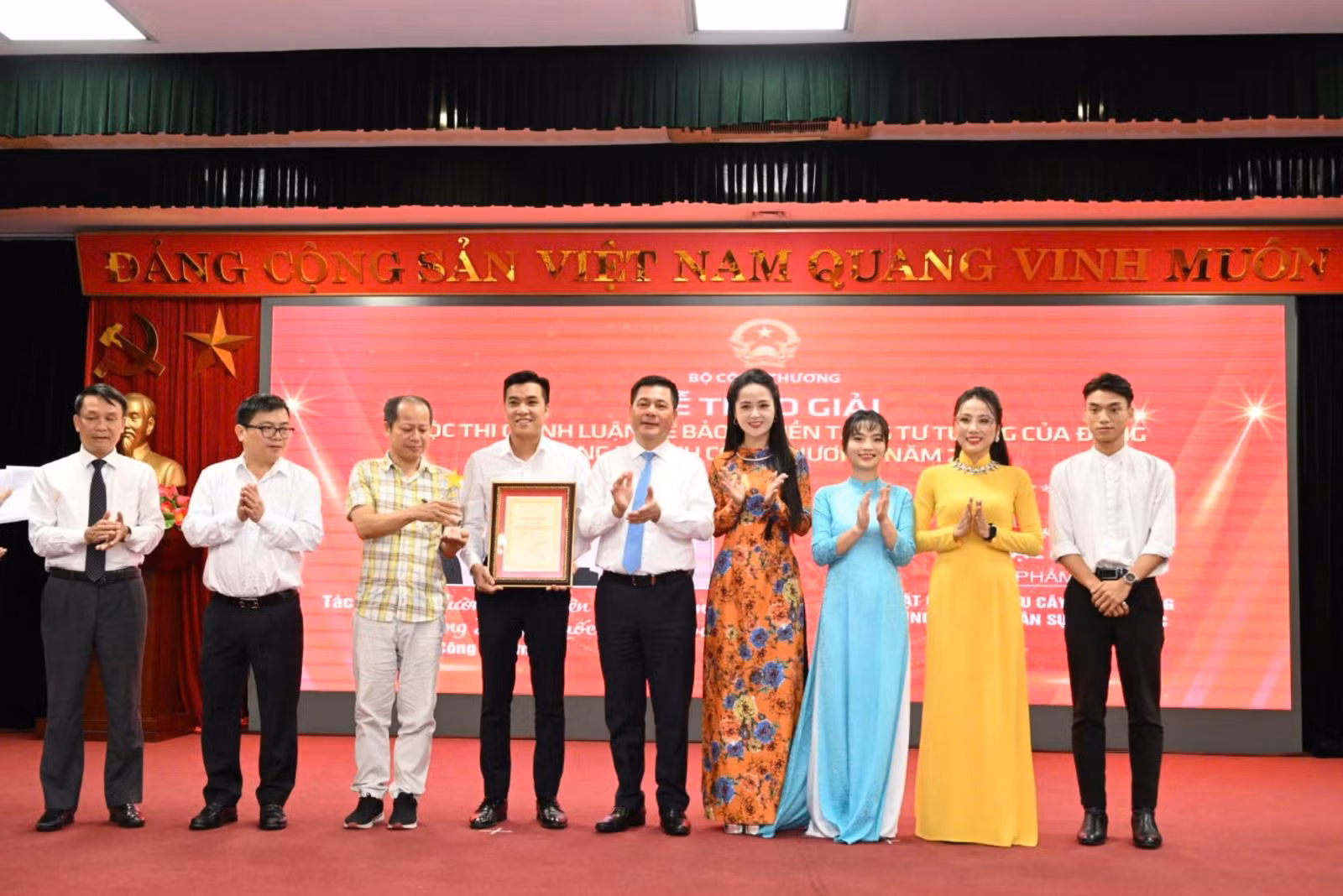 Chú thích ảnh