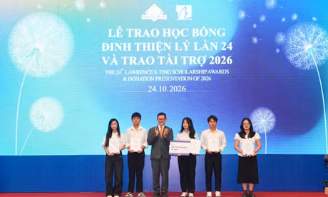 Công ty Phú Mỹ Hưng và Quỹ Đinh Thiện Lý trao tặng học bổng 11,4 tỷ đồng