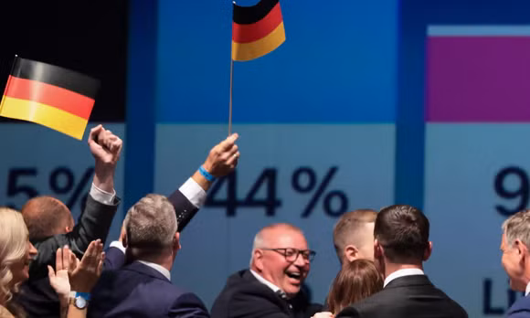 Những người ủng hộ đảng AfD ăn mừng chiến thắng trong cuộc bầu cử bang Saxony-Anhalt tại Magdeburg, Đức, ngày 6/92026. Ảnh: DW