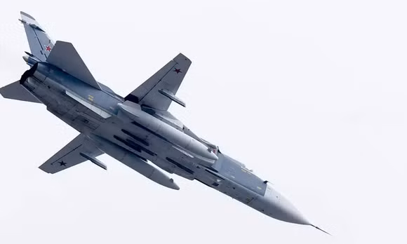Một máy bay Sukhoi Su-24 của Nga trong lễ kỷ niệm tại Moskva, Nga vào ngày 9/5 /2021. Ảnh: Anadolu Agency
