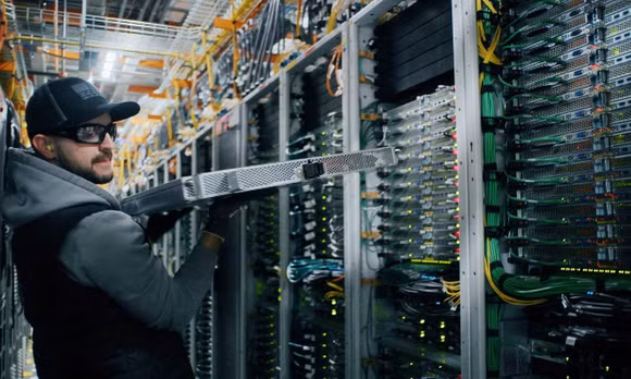 Trung tâm dữ liệu tại Amazon Web Services. Ảnh: Amazon News
