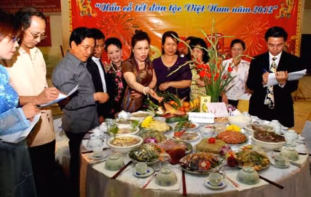 Việt kiều Lào hướng về cội nguồn ảnh 2