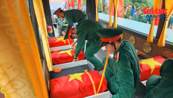 TP Hồ Chí Minh sơ duyệt lễ truy điệu hài cốt liệt sĩ tại Công viên Lê Thị Riêng.