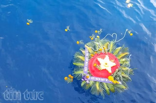 Xúc động lễ tưởng niệm các liệt sỹ trên biển ảnh 6