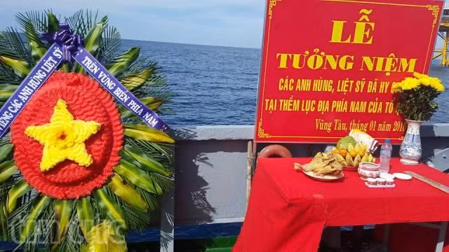 Xúc động lễ tưởng niệm các liệt sỹ trên biển ảnh 1