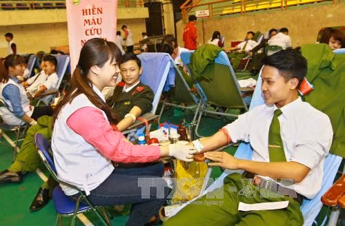 Trợ cấp khó khăn đột xuất cho thân nhân chiến sĩ công an ảnh 1