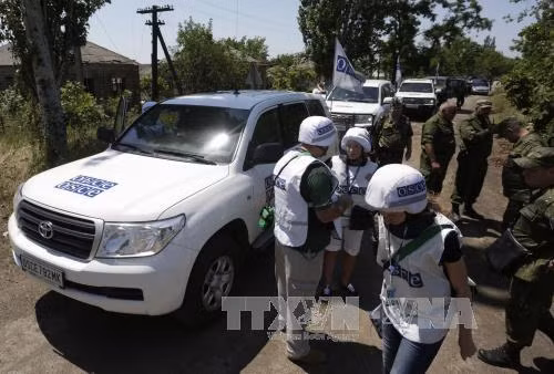 Quan sát viên OSCE tại Đông Ukraine lại bị bắn ảnh 1