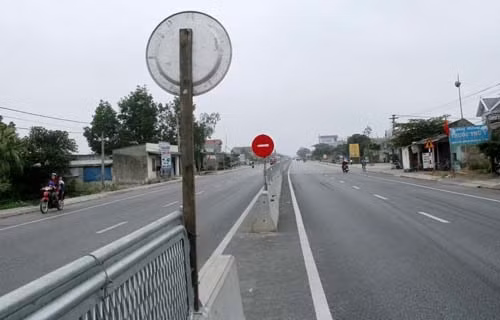 Mở dải phân cách đảm bảo an toàn giao thông QL1 qua Quảng Nam ảnh 1