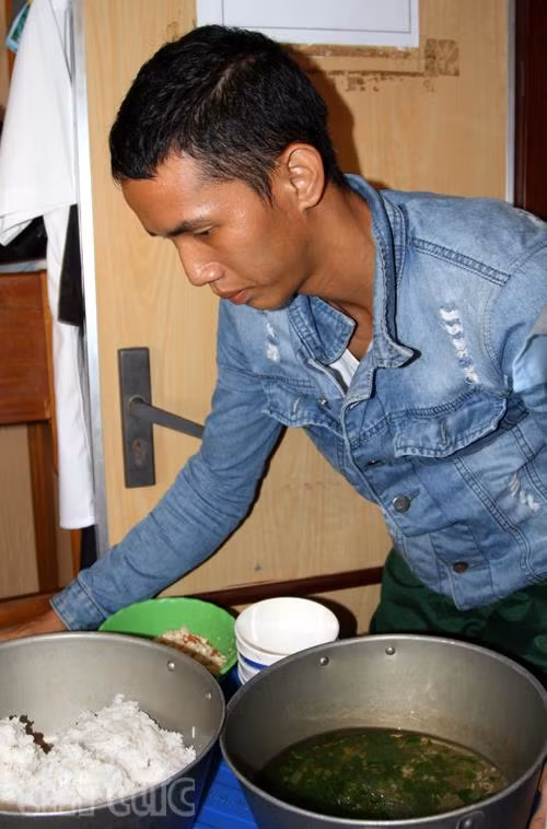 Cơm ngon, canh ngọt giữa biển Trường Sa ảnh 8