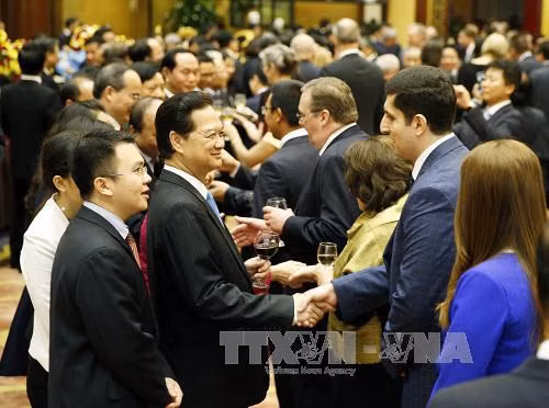 Thủ tướng chiêu đãi tiệc mừng Cộng đồng ASEAN và năm mới ảnh 2