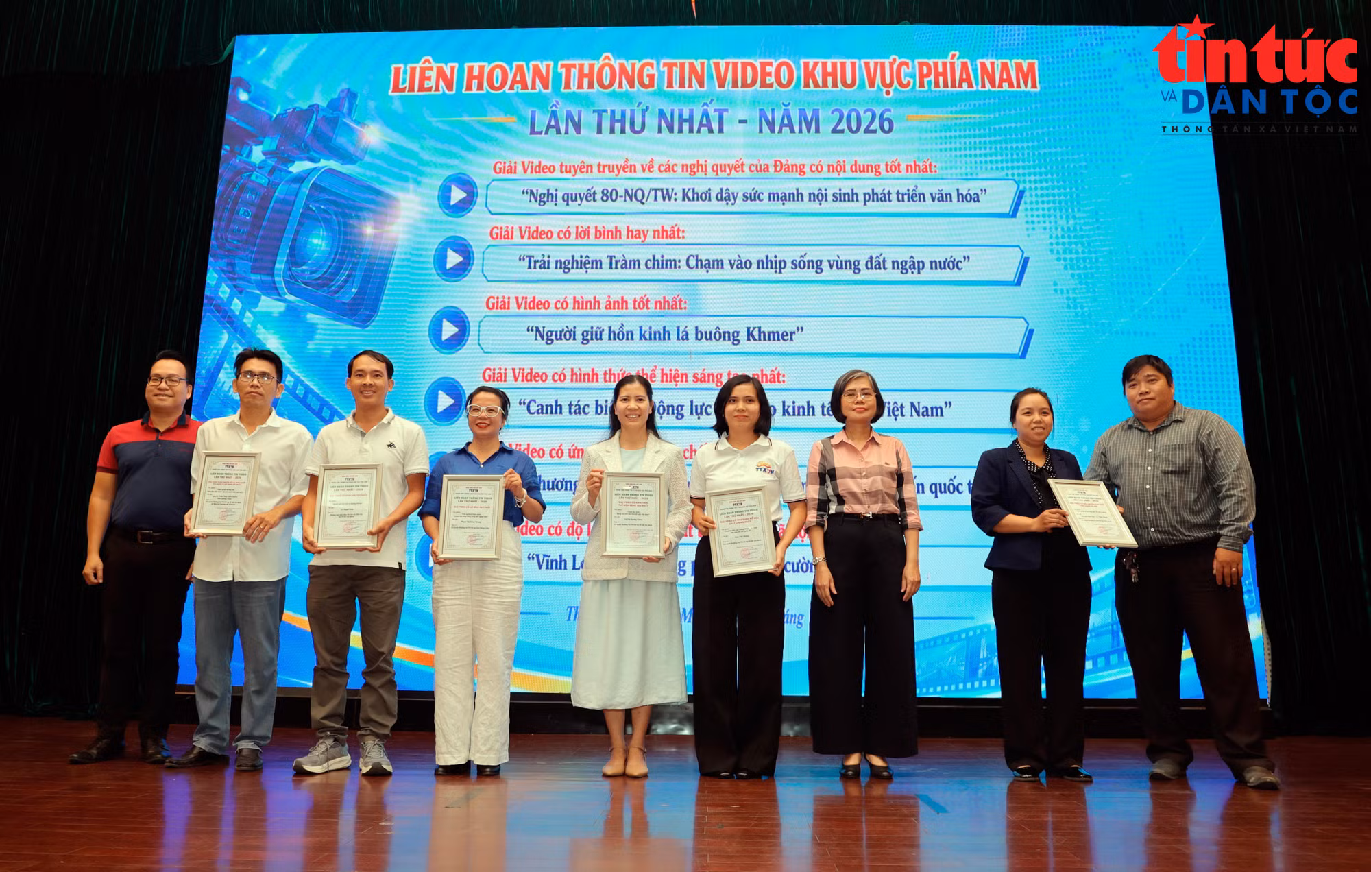 baotintuc_tr_lienhoan121020269.jpg
