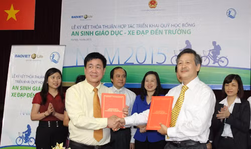 Ký kết trao tặng 1.200 xe đạp cho trẻ em nghèo hiếu học ảnh 1