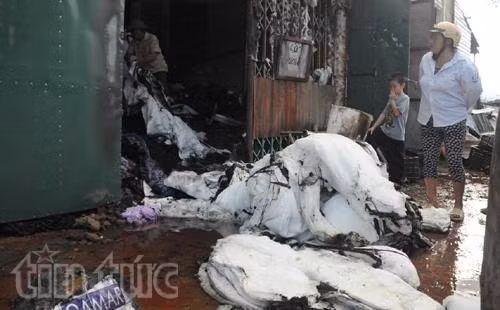Cháy xưởng sản xuất chăn bông ảnh 2