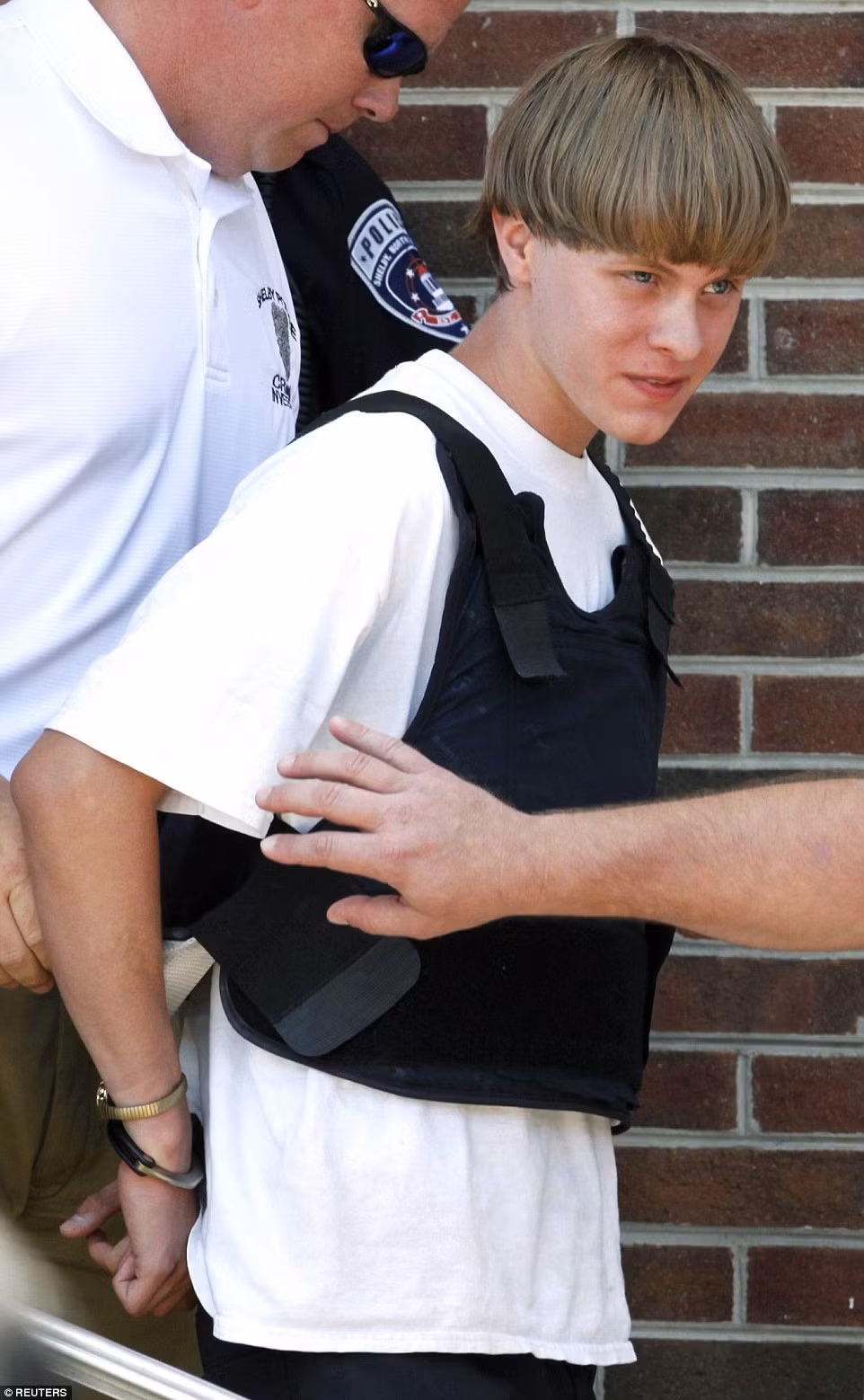 Hung thủ xả súng nhà thờ Mỹ cười cợt khi bị bắt ảnh 8