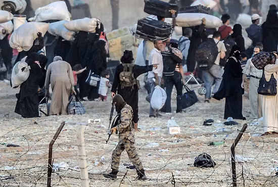 Người tị nạn Syria chạy sang Thổ Nhĩ Kỳ trốn IS ảnh 11