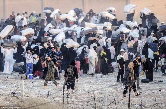 Người tị nạn Syria chạy sang Thổ Nhĩ Kỳ trốn IS ảnh 10