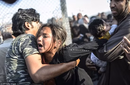 Người tị nạn Syria chạy sang Thổ Nhĩ Kỳ trốn IS ảnh 4
