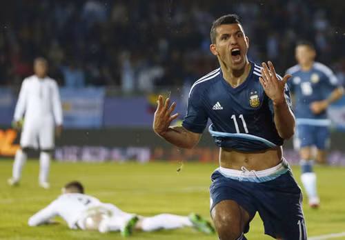 Aguero ghi bàn đánh bại ĐKVĐ Uruguay ảnh 1