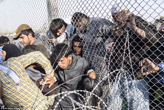Người tị nạn Syria chạy sang Thổ Nhĩ Kỳ trốn IS ảnh 5