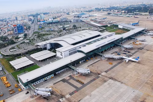 Sân bay Tân Sơn Nhất mất tần số điều hành bay ảnh 1