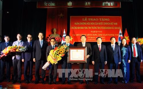Trao Huân chương Hữu nghị tặng tỉnh trưởng tỉnh Gyeongsangbuk-do, Hàn Quốc ảnh 1