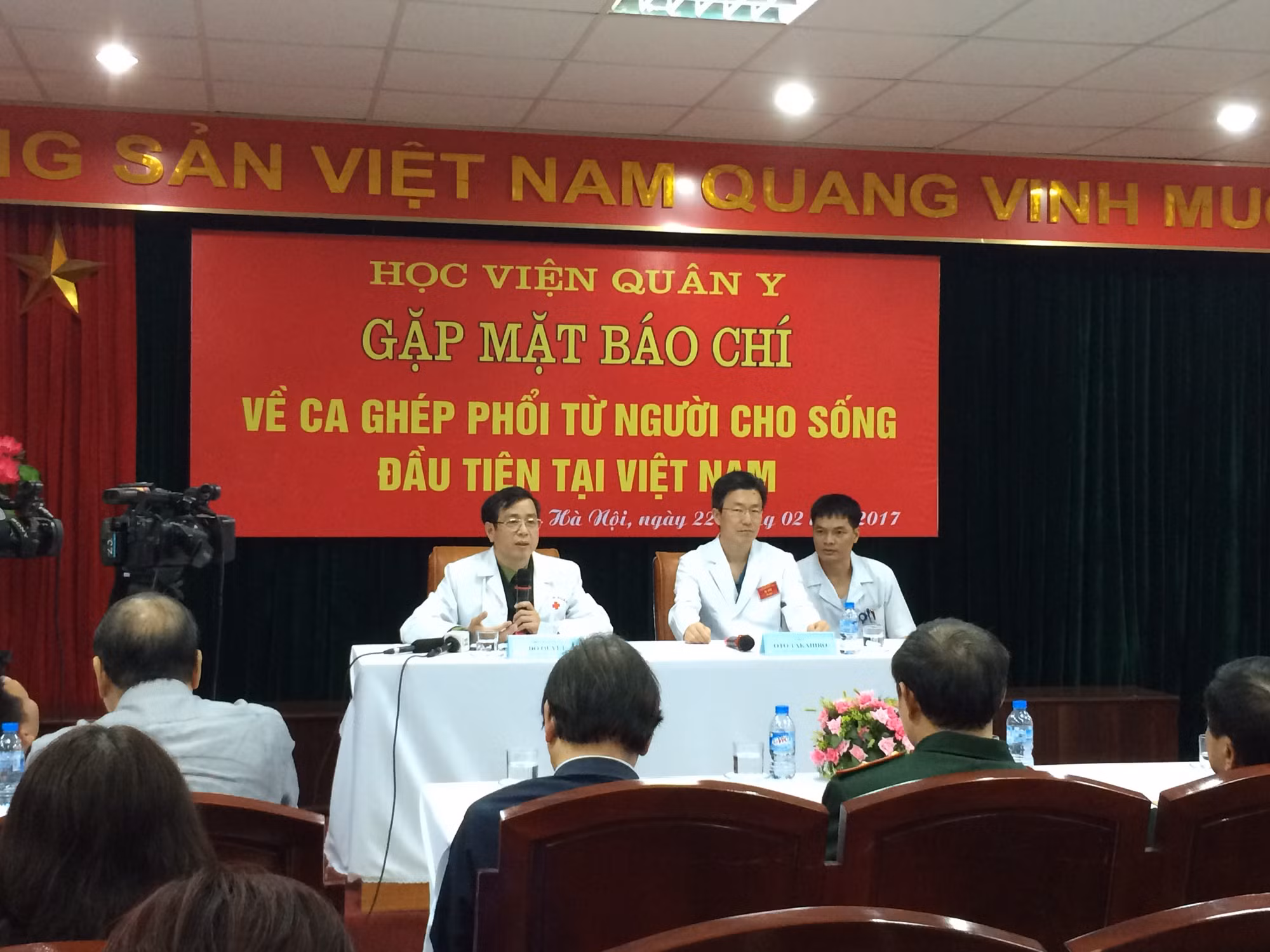 Lần đầu tiên, ghép phổi thành công cứu sống bệnh nhi 7 tuổi ảnh 1