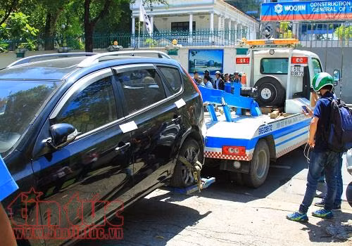 Lấn chiếm vỉa hè, hàng loạt xế hộp bị kéo về phường ảnh 10