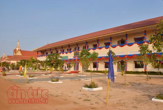 Khánh thành công trình Việt Nam tài trợ cho trường Công binh Campuchia ảnh 2