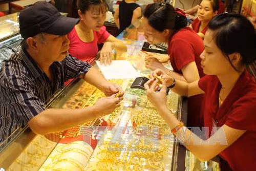 Đầu tuần, giá vàng giảm 30.000 đồng/lượng ngay khi mở cửa ảnh 1