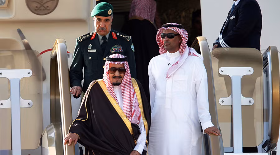 Thăm châu Á, Quốc vương Saudi Arabia mang 459 tấn hành lý, 1.500 tùy tùng ảnh 1