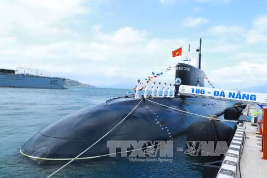 Nga sẵn sàng bán tiếp cho Việt Nam các tàu nổi và tàu ngầm hiện đại ảnh 1