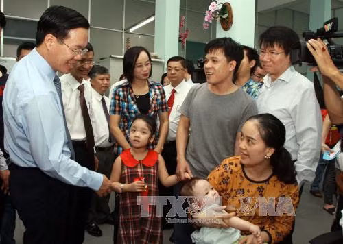 Đồng chí Võ Văn Thưởng thăm, chúc mừng các đơn vị, thầy thuốc tại Thành phố Hồ Chí Minh ảnh 1
