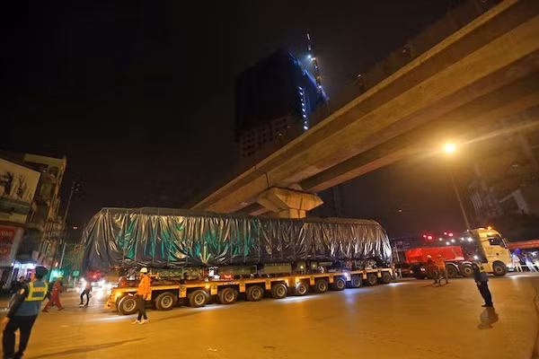 Toa tàu đường sắt trên cao đầu tiên lên đường ray an toàn ảnh 6