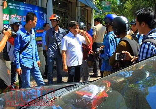 Lấn chiếm vỉa hè, hàng loạt xế hộp bị kéo về phường ảnh 7
