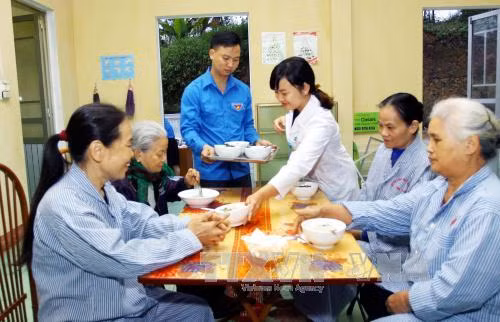 Những bác sĩ áo xanh tình nguyện ảnh 1