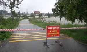 Mưa lớn gây ngập nhiều tuyến đường tại Quảng Ngãi