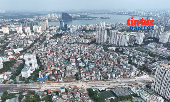 Vành đai 2,5 qua Xuân Đỉnh đang trải nhựa, chuẩn bị thông xe kỹ thuật