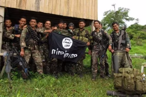 Quân đội Philippines chiếm trại huấn luyện của phiến quân ảnh 1