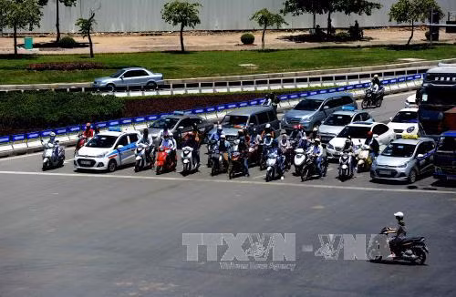 Người dân Thủ đô chật vật vì nắng nóng ảnh 3