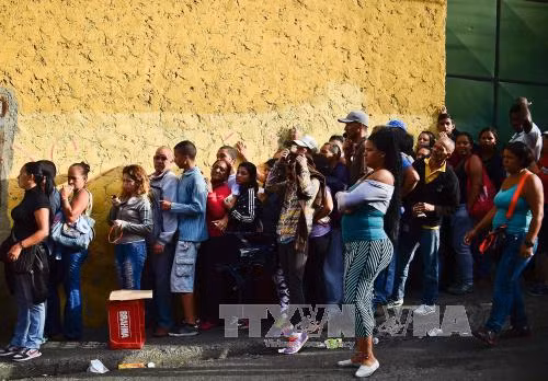 Venezuela phát hàng nghìn tấn lương thực cho dân ảnh 1