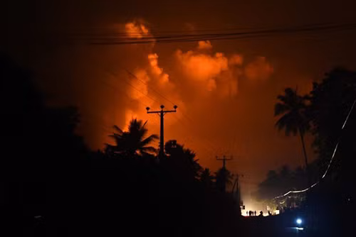 Nổ kho đạn, hàng nghìn người Sri Lanka tháo chạy ảnh 1