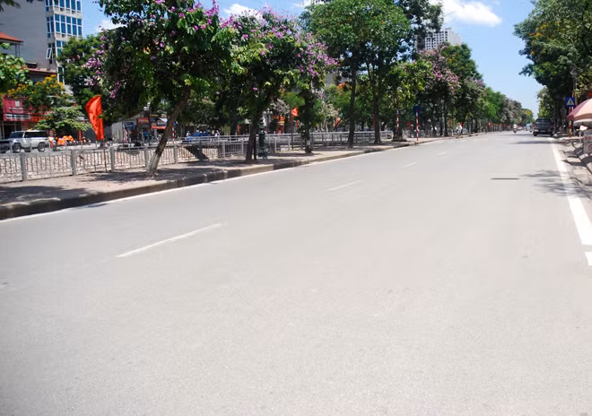 Muôn kiểu chống nóng của người dân Hà Nội ảnh 19