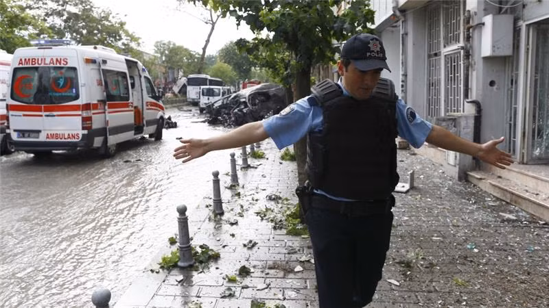 Bom xe rung chuyển Istanbul, nhiều thương vong ảnh 1