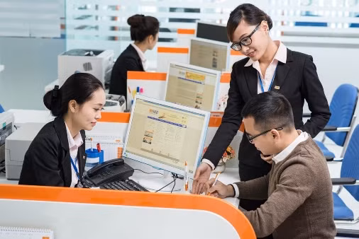 SHB tổ chức chương trình “Đón xế sang – Nhận quà vàng” ảnh 1