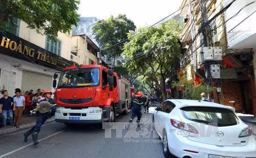 Nhà hàng chay cháy giữa trưa tại Hà Nội ảnh 2