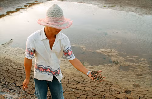 Chuyện nuôi tôm hay tài nguyên môi trường bị bán rẻ ảnh 2