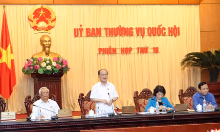 Khai mạc Phiên họp thứ 18 Ủy ban Thường vụ Quốc hội Khóa XIII ảnh 1